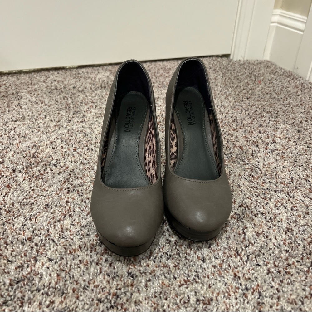 Kenneth Cole Reaction Elegant Gray Heels - Picture 3 of 11